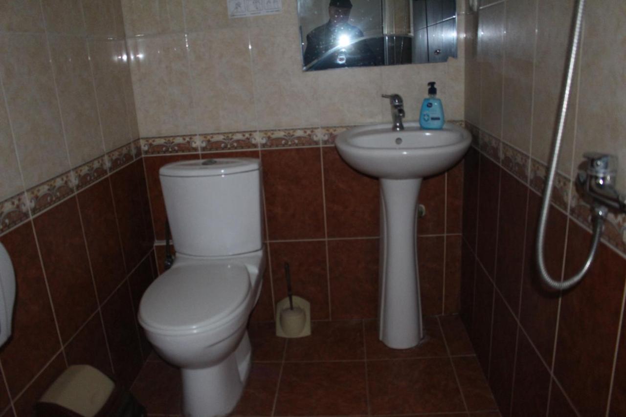 21 На Удачу Hotel Rustavi  Ngoại thất bức ảnh