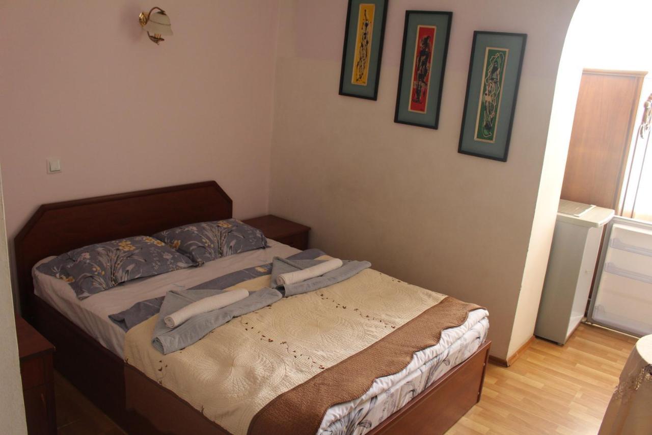 21 На Удачу Hotel Rustavi  Ngoại thất bức ảnh