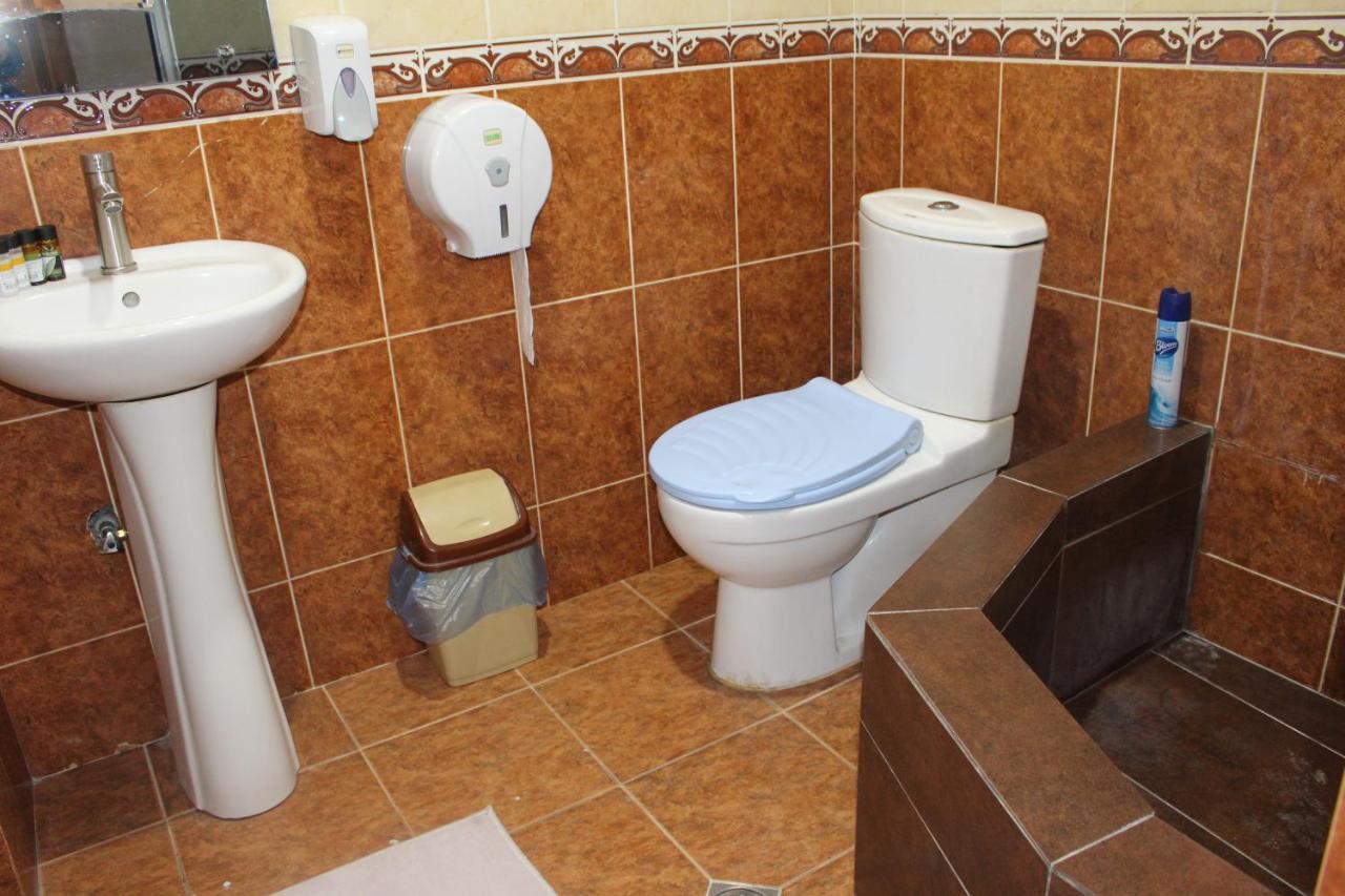 21 На Удачу Hotel Rustavi  Ngoại thất bức ảnh