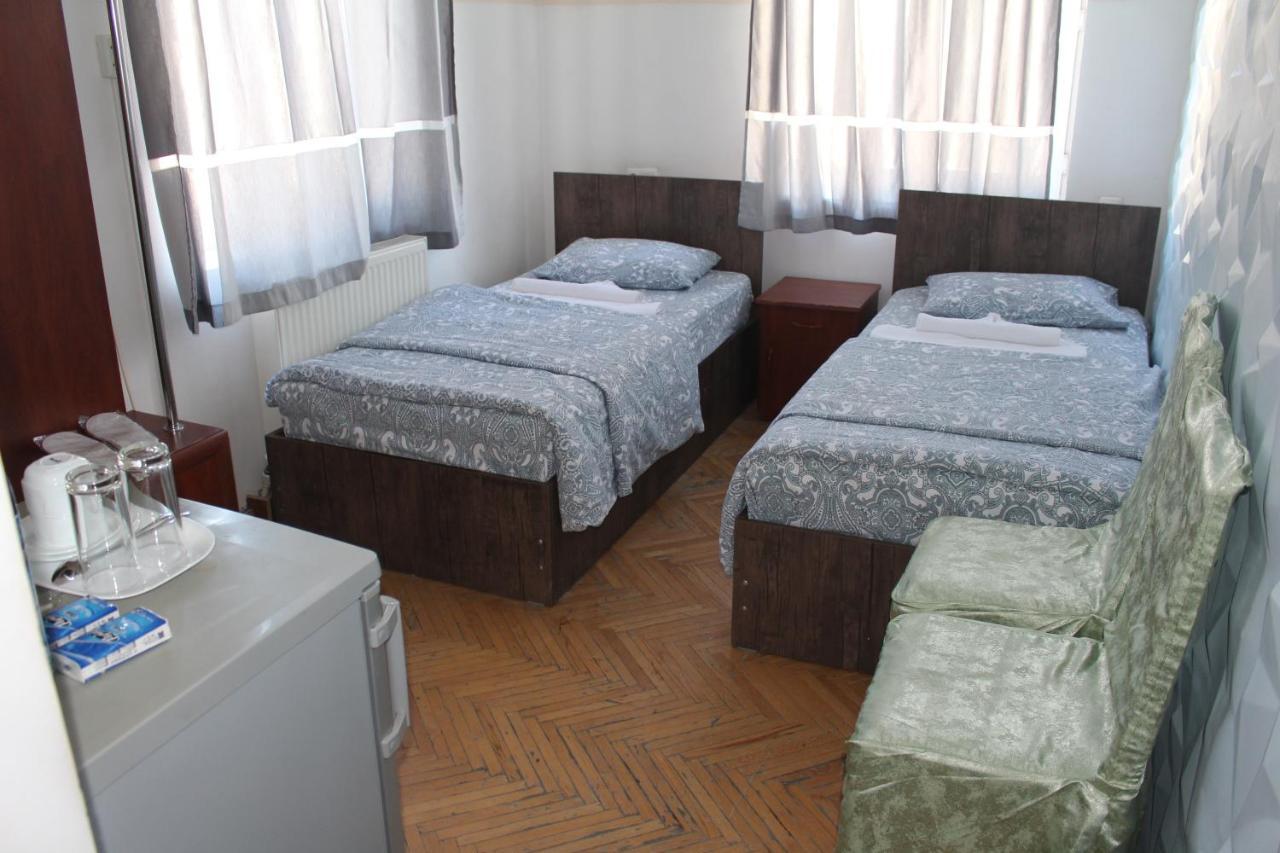 21 На Удачу Hotel Rustavi  Ngoại thất bức ảnh