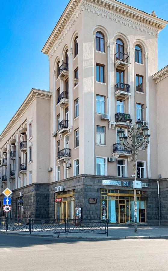 21 На Удачу Hotel Rustavi  Ngoại thất bức ảnh