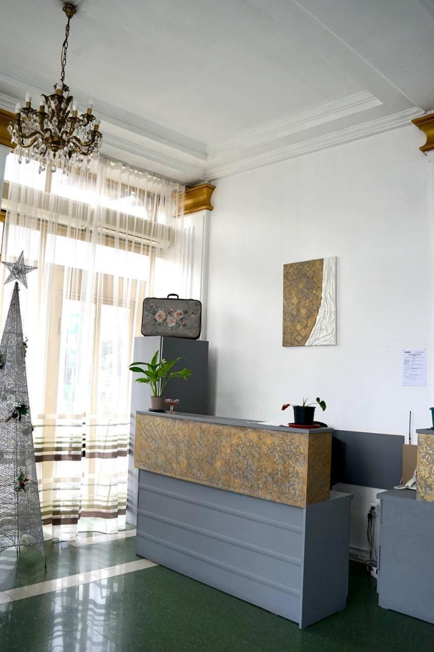 21 На Удачу Hotel Rustavi  Ngoại thất bức ảnh
