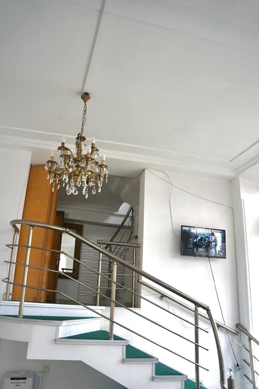 21 На Удачу Hotel Rustavi  Ngoại thất bức ảnh
